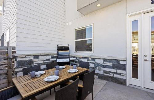 Old Town North House | Mountain View Home with King Beds and Rooftop Deck