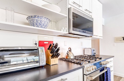 Santa Venetia House | Mountain-view home with private pool, WiFi, & central AC - near bike trails