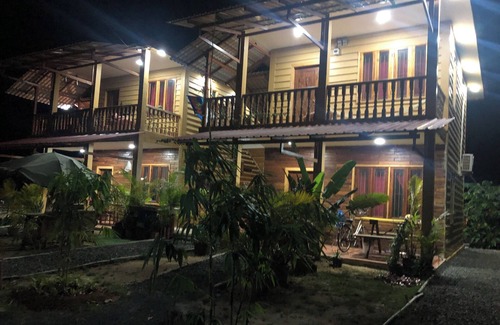 Kampot House | Mountain View House 120sqm 2 separate apartmnts car park spring water fiber WIFI
