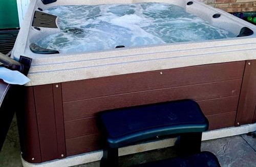 Aurora House | Mountain View House with Jacuzzi 5 beds 3 full bath near Airport