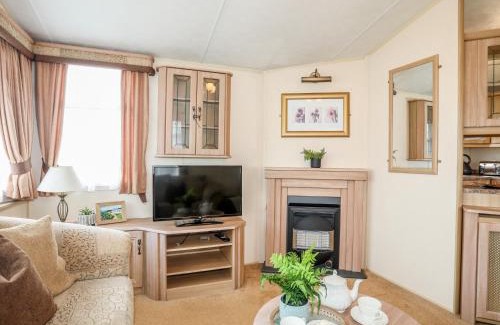 Caergeiliog House | Mountain View Lodge 2