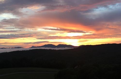 Elk Park House | Mountain View Lodge at Eagles Nest