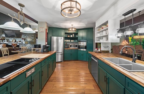 Helen Cabin | Mountain View Lodge Helen! Minutes from Downtown!