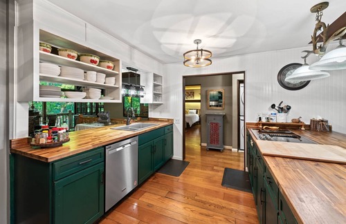 Helen Cabin | Mountain View Lodge Helen! Minutes from Downtown!