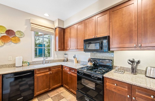 La Quinta Condo | Mountain View! Luxurious Villa with Stunning Views, Pet Friendly - Upstairs with Garage (C56)