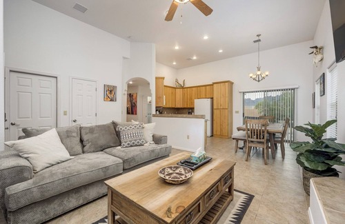 Las Cruces House | Mountain View luxury Gem!Pet Friendly!HotTub!EV!