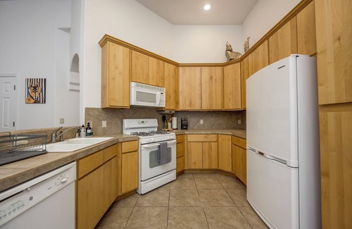 Las Cruces House | Mountain View luxury Gem!Pet Friendly!HotTub!EV!