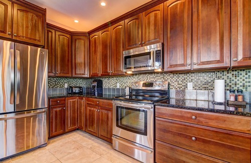 Ludlow House | Mountain View Manor - Expansive Views, Hot Tub, Hiking & Nearby Lakes!