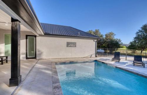 Sabinal House | Mountain View Manor