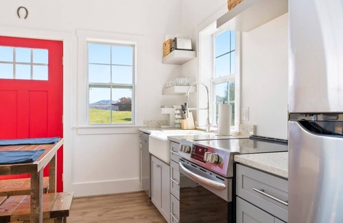 Afton Cottage | Mountain View Meadow Cottage - Blue Ridge Mountains and Virginia wine country