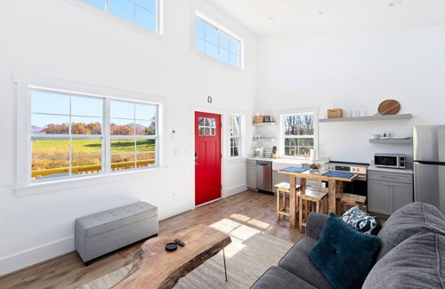 Afton Cottage | Mountain View Meadow Cottage - Blue Ridge Mountains and Virginia wine country