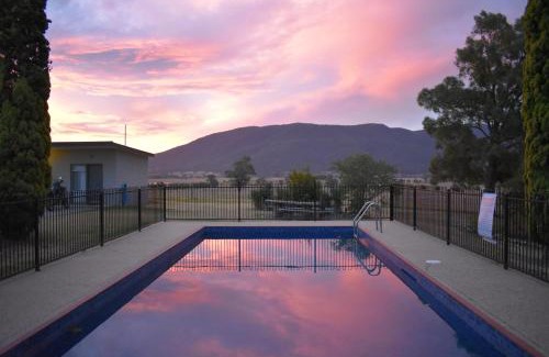 Corryong Hotel | Mountain View Motel