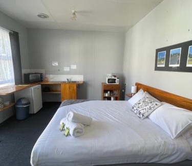 Queenstown Hotel | Mountain View Motel
