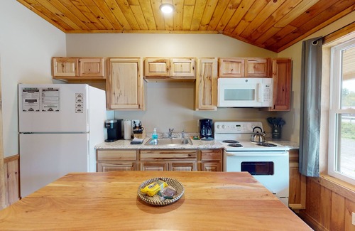 Sabinsville Resort | Mountain View, Pine Creek, PA Grand Canyon Suite 7 at Rough Cut Lodge