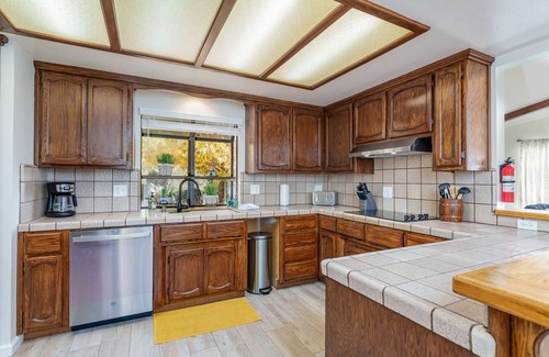 Oakhurst House | Mountain View Point | Breathtaking Balcony