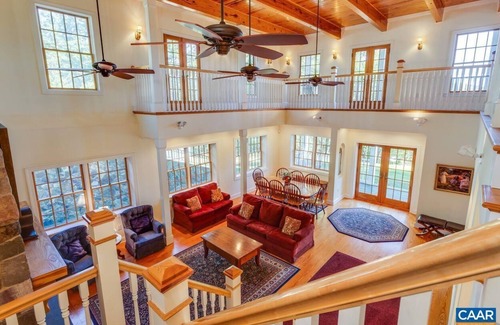 Hood House | Mountain View Retreat