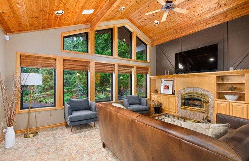 Rhododendron House | Mountain View Retreat