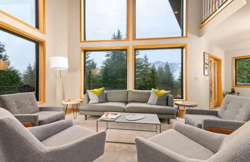 Rhododendron House | Mountain View Retreat