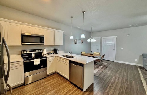 Riverton Apartment | Mountain View Retreat