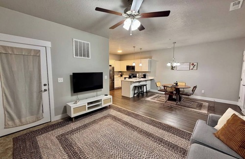 Riverton Apartment | Mountain View Retreat