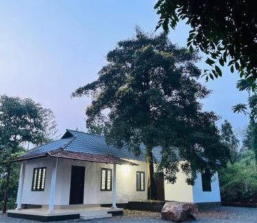 Talipparamba House | Mountain View room Paithalvillage