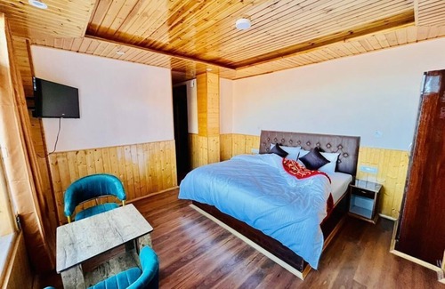 Theog Cottage | Mountain View Room | w King Sized Bed, Balcony, View, Food, T.V,