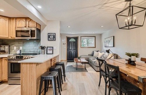 Dunkin Hill House | Mountain view ski townhouse