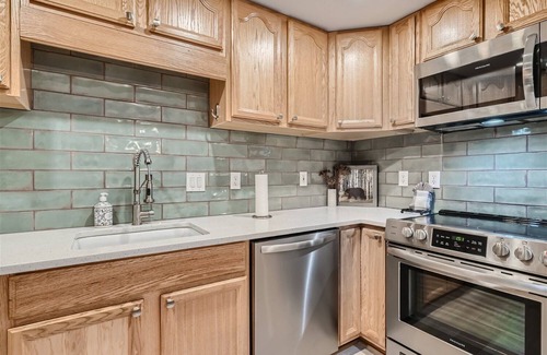 Dunkin Hill House | Mountain view ski townhouse