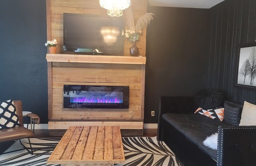 Royal House | Mountain View Studio Apartment