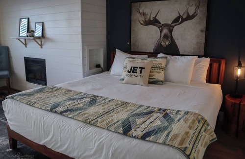 Tetonia Cabin | Mountain View Studio Suite w/Fireplace