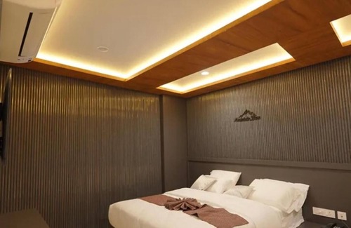 Kedavur Hotel | Mountain View Tourist Home