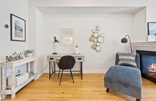 The Blue Mountains House | Mountain View Townhouse Fresh and Bright at Blue
