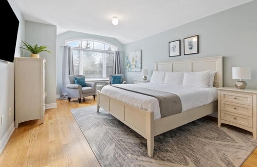 The Blue Mountains House | Mountain View Townhouse Fresh and Bright at Blue