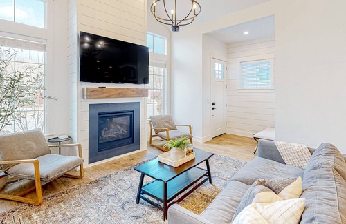Garden City House | Mountain-view townhouse with outdoor pool, tennis, fireplace, W/D, patio, grill