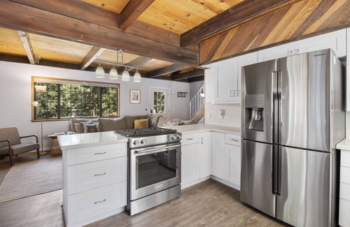 Pioneer Trail House | Mountain View Tahoe cabin, pet friendly with a hot tub , King bed