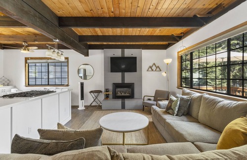Pioneer Trail House | Mountain View Tahoe cabin, pet friendly with a hot tub , King bed