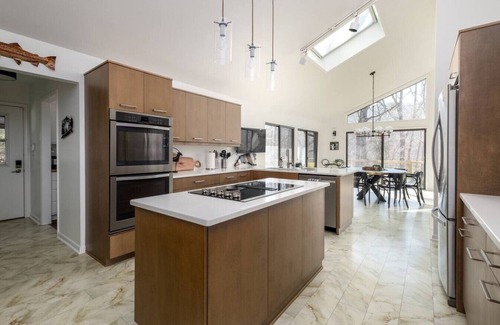 Pisgah Forest House | Mountain view with nearby waterfall and hiking - 10 min to Brevard