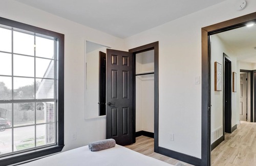 Dallas Villa | Mountain View with pool, sleeps 16 designer picks