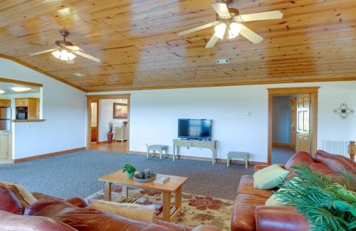 Fairfield Bay House | Mountain Views and Shared Pool Ozarks Family Home