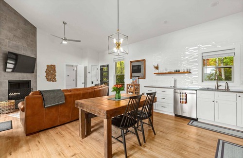 Hendersonville House | Mountain Views| Hot Tub | Fire Pit