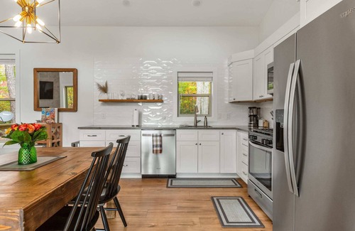Hendersonville House | Mountain Views| Hot Tub | Fire Pit