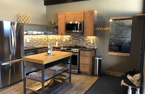 Angel Fire Condo | Mountain Views. Hot Tub. Fireplace. Minutes from the slopes