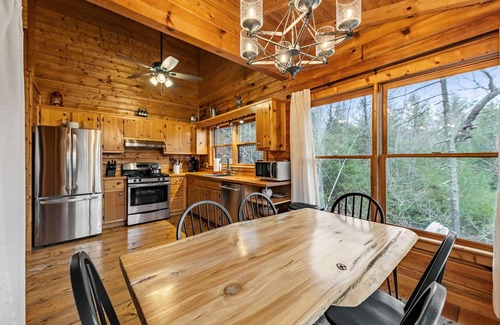Hidden Lake Cabin | Mountain Views | Hot Tub | Pet Friendly