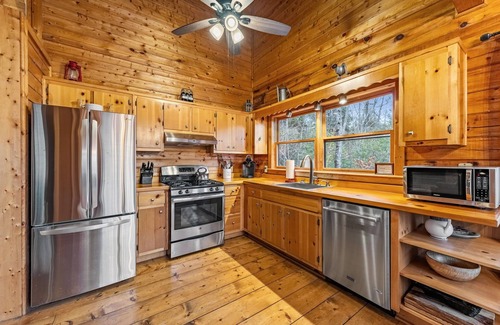 Hidden Lake Cabin | Mountain Views | Hot Tub | Pet Friendly