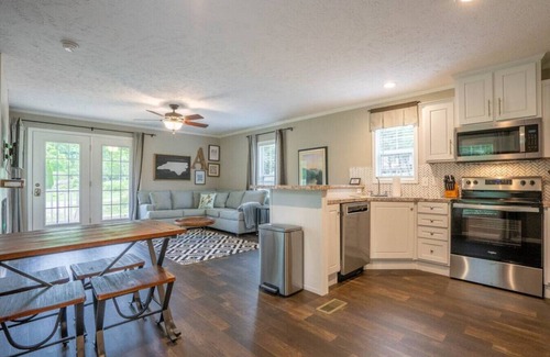 Candler House | Mountain Views *Hot Tub* at Blue Bird Cottage