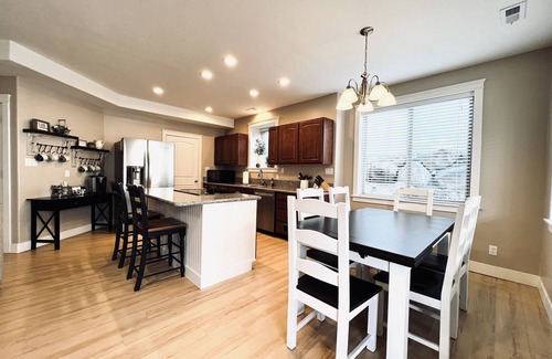 Cedar Hills Apartment | Mountain Views - Hot Tub - Huge Patio + BBQ Fun