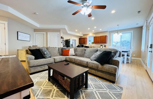 Cedar Hills Apartment | Mountain Views - Hot Tub - Huge Patio + BBQ Fun