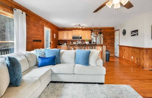 Canton House | Mountain Views I Covered Deck w/Hot Tub-Sleeps 11