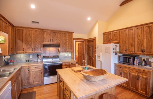 Grassy Creek Cabin | Mountain Views - Indoor & Outdoor Wood Burning Fireplaces - Close to Grayson Highlands