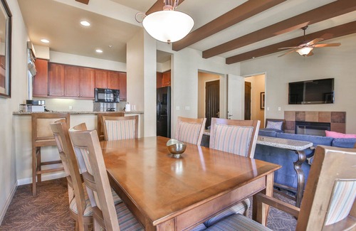 La Quinta Condo | Mountain Views! Mountains, Palms & Blue Skies, Pet Friendly! - Upstairs w/Garage (L56-2)